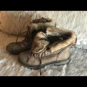 🔥🔥SOLD🔥🔥Mossimo boots.